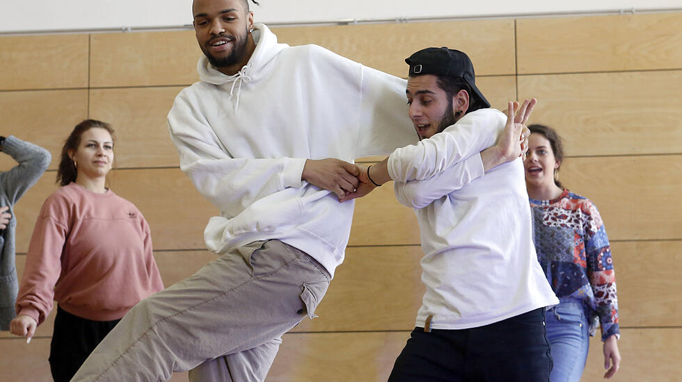 Zu Besuch bei Ousman Conteh und dem "Urban 1st Cut Dance Team"