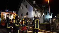 40 Feuerwehrleute sind in Saasen im Einsatz.