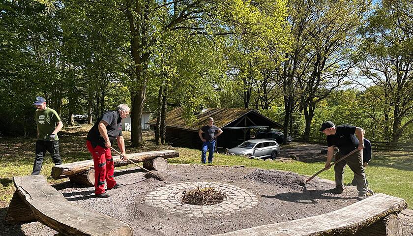 gikrei0305Roethges_Grillhüt