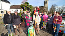 Heimatstube-Team_Osterbrunnen_2017_Aufbau