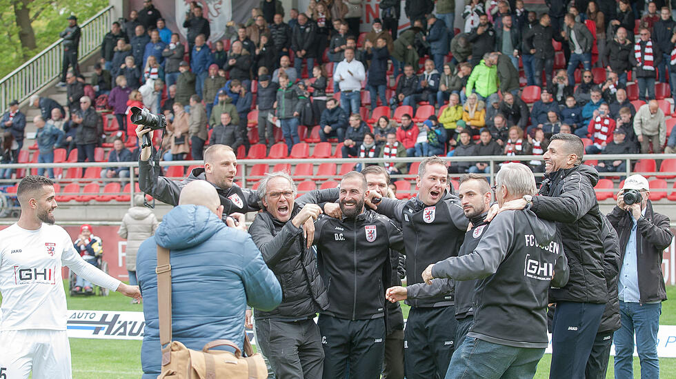 Der FC Gießen gewinnt am Samstag mit 2:1 gegen den FSC Lohfelden und feiert damit vorzeitig die Hessenliga-Meisterschaft. (Foto: Friedrich)