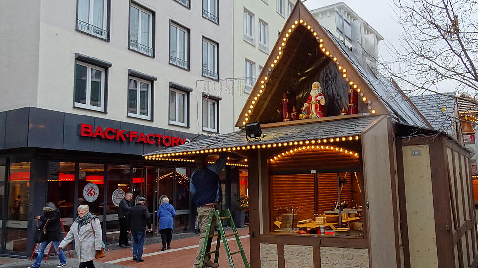 Vorbereitungen laufen: Gießener Weihnachtsmarkt kurz vor der Eröffnung