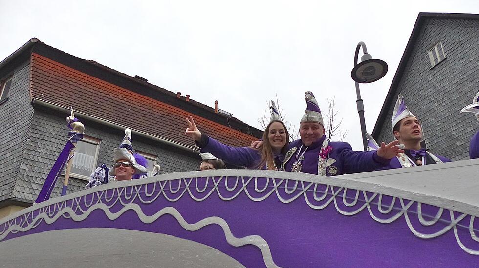 "Hasenspringer"-Umzug und Party in Rosbach