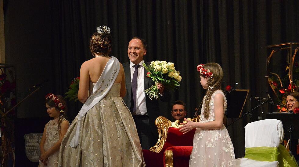 Inthronisierung der Rosenkönigin in Steinfurth