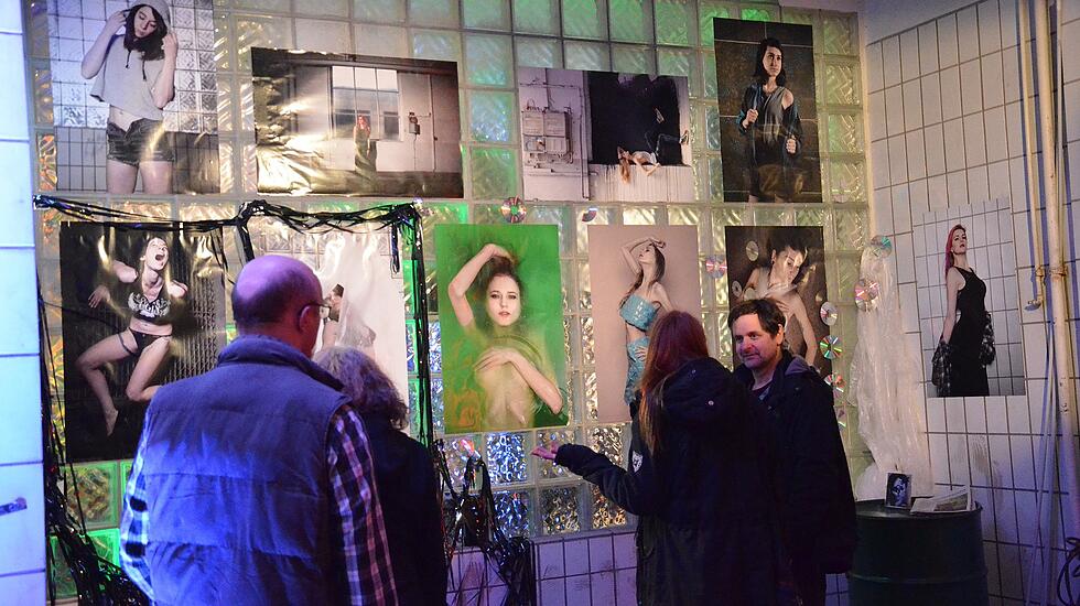 "KW46"-Kunst- und Abrissparty auf dem Gelände der früheren Aral-Tankstelle in Nieder-Mörlen