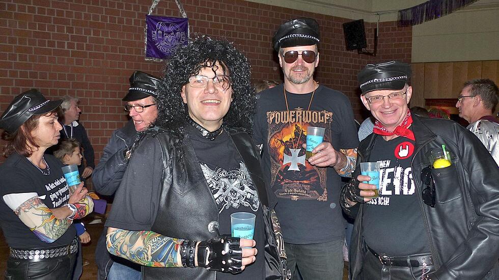 "Hasenspringer"-Umzug und Party in Rosbach