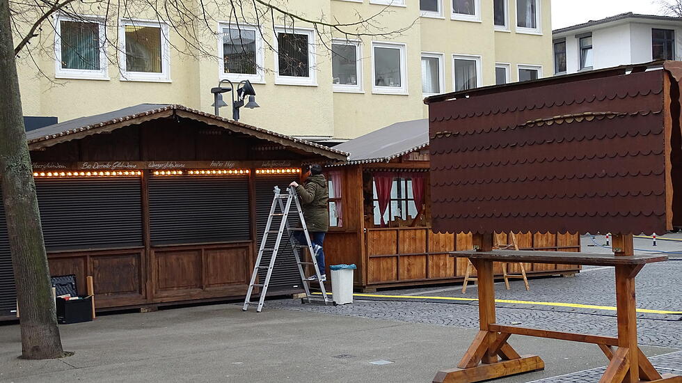 Vorbereitungen laufen: Gießener Weihnachtsmarkt kurz vor der Eröffnung
