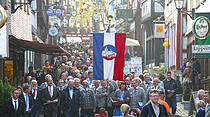 Gallusmarkt Grünberg: Frühschoppen und Wurzelbürger-Bürsterei