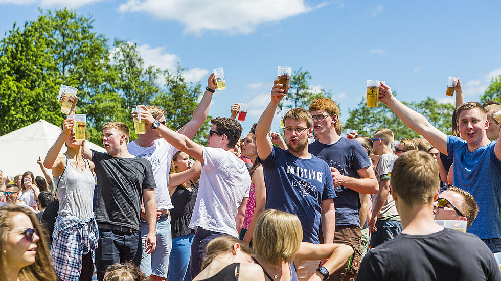 Bestes Wetter und beste Stimmung beim 2. Giessener Apfelwein-Kulturfest. (Foto: chl)