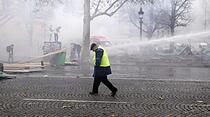Wasserwerfer im Einsatz
