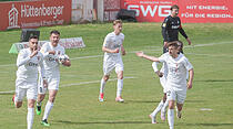 Der FC Gießen gewinnt am Samstag mit 2:1 gegen den FSC Lohfelden und feiert damit vorzeitig die Hessenliga-Meisterschaft. (Foto: Friedrich)