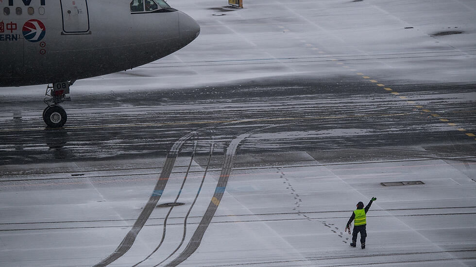 Schnee auf dem Flughafen Frankfurt