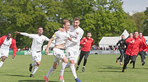 Der FC Gießen gewinnt am Samstag mit 2:1 gegen den FSC Lohfelden und feiert damit vorzeitig die Hessenliga-Meisterschaft. (Foto: Friedrich)