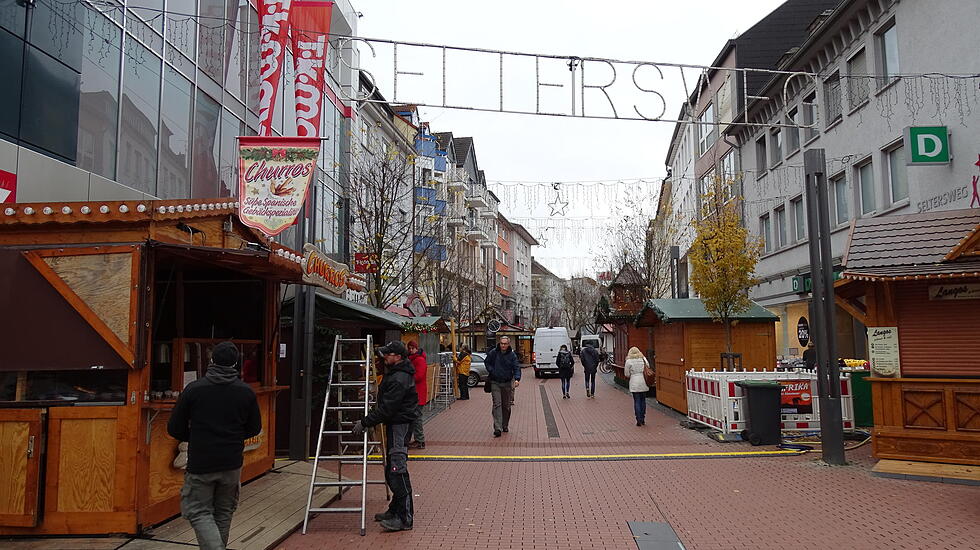 Vorbereitungen laufen: Gießener Weihnachtsmarkt kurz vor der Eröffnung