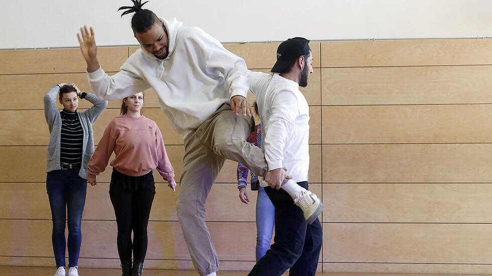 Zu Besuch bei Ousman Conteh und dem "Urban 1st Cut Dance Team"