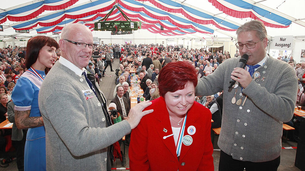 Gallusmarkt Grünberg: Frühschoppen und Wurzelbürger-Bürsterei