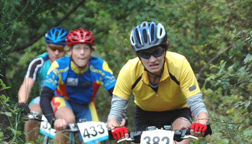 Attraktive Strecken, aber auch höchste Anforderungen: Die Mountainbiker haben am Dünsberg Schwerstarbeit zu leisten.	(Foto: vz)