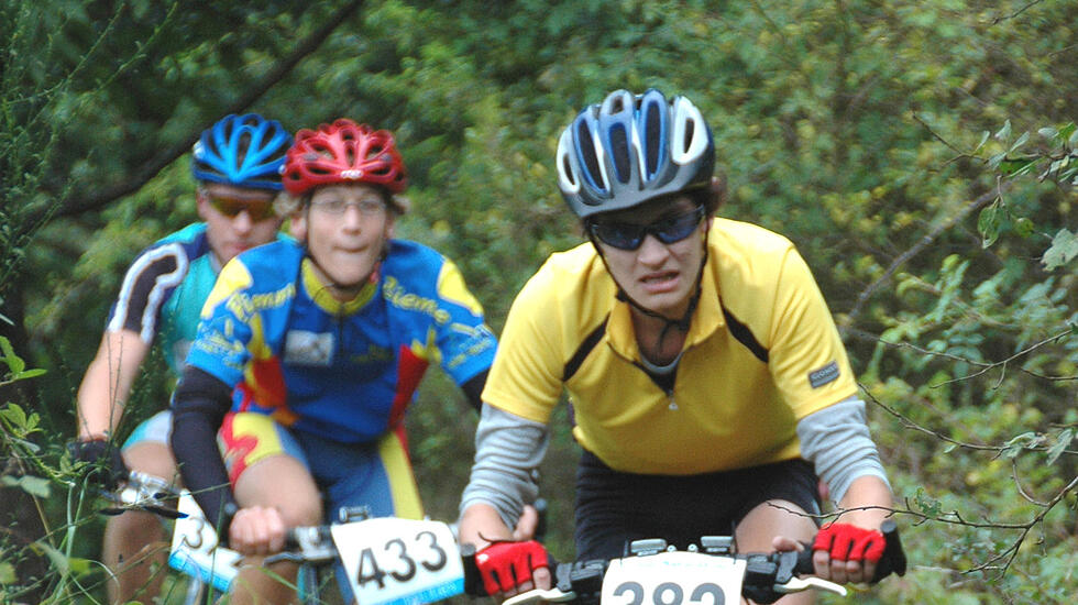 Attraktive Strecken, aber auch höchste Anforderungen: Die Mountainbiker haben am Dünsberg Schwerstarbeit zu leisten.	(Foto: vz)
