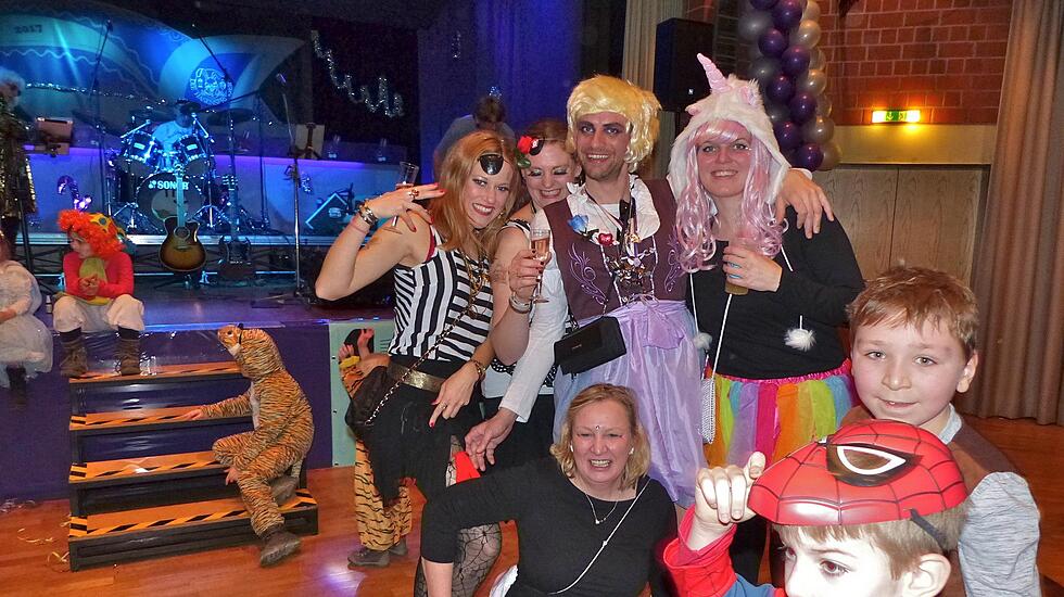 "Hasenspringer"-Umzug und Party in Rosbach