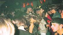 Von Kerstin Wanka stammt diese Aufnahme der Neujahrsparty 1992 mit "Ausweg"-Stammgast Alwin in der Mitte.